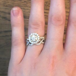 GREAT Condition Brilliant Round Halo Diamond Ring